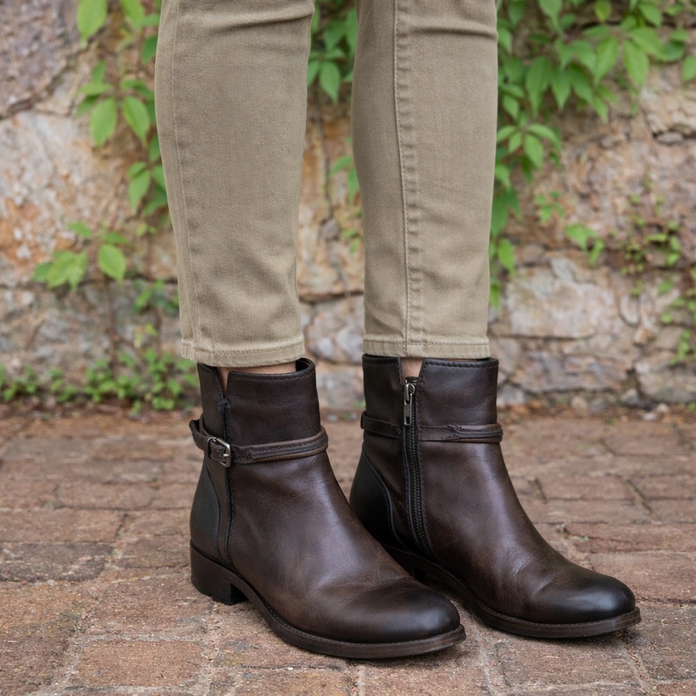 FRYE Melissa Leather Seam Short Side Zipper in Ankle Boot in Slate, 6